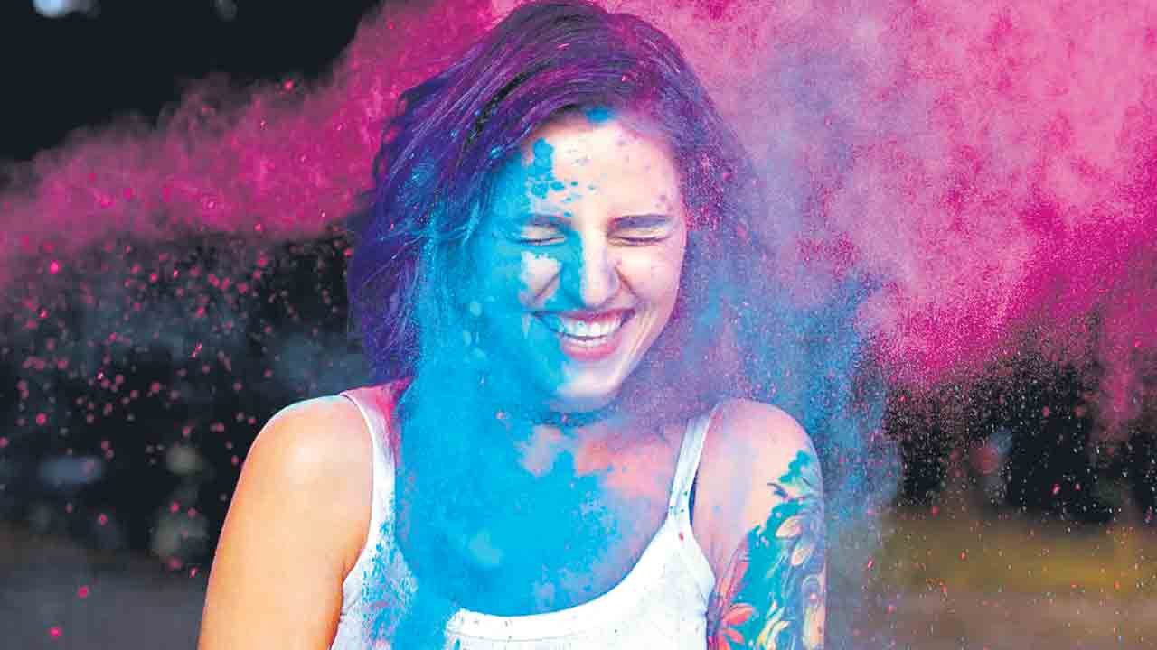 Holi | రంగుల జీవితం.. కాకూడదు అంధకారం
