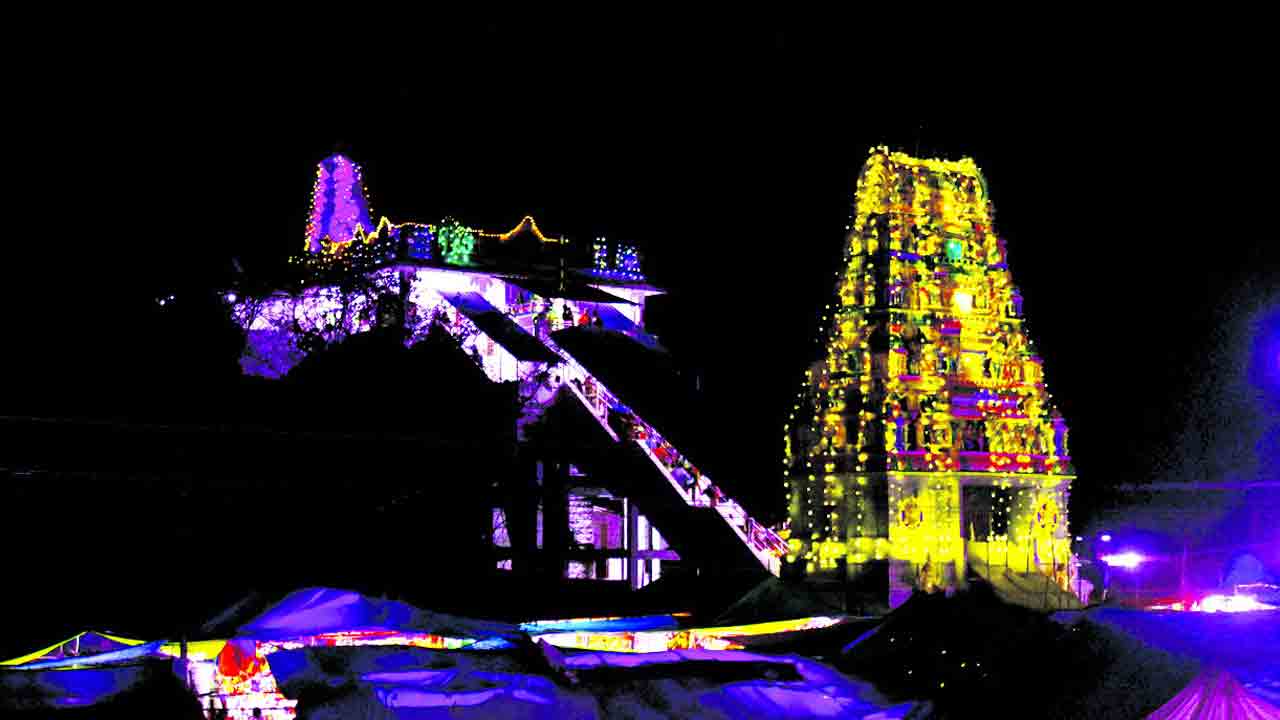 కొమ్మాల జన సంద్రం