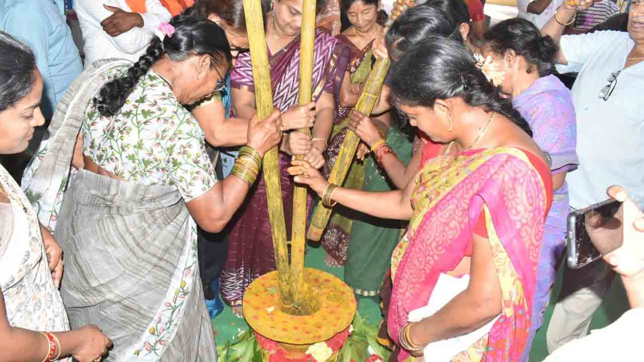పర్ణశాల రామాలయంలో డోలోత్సవం