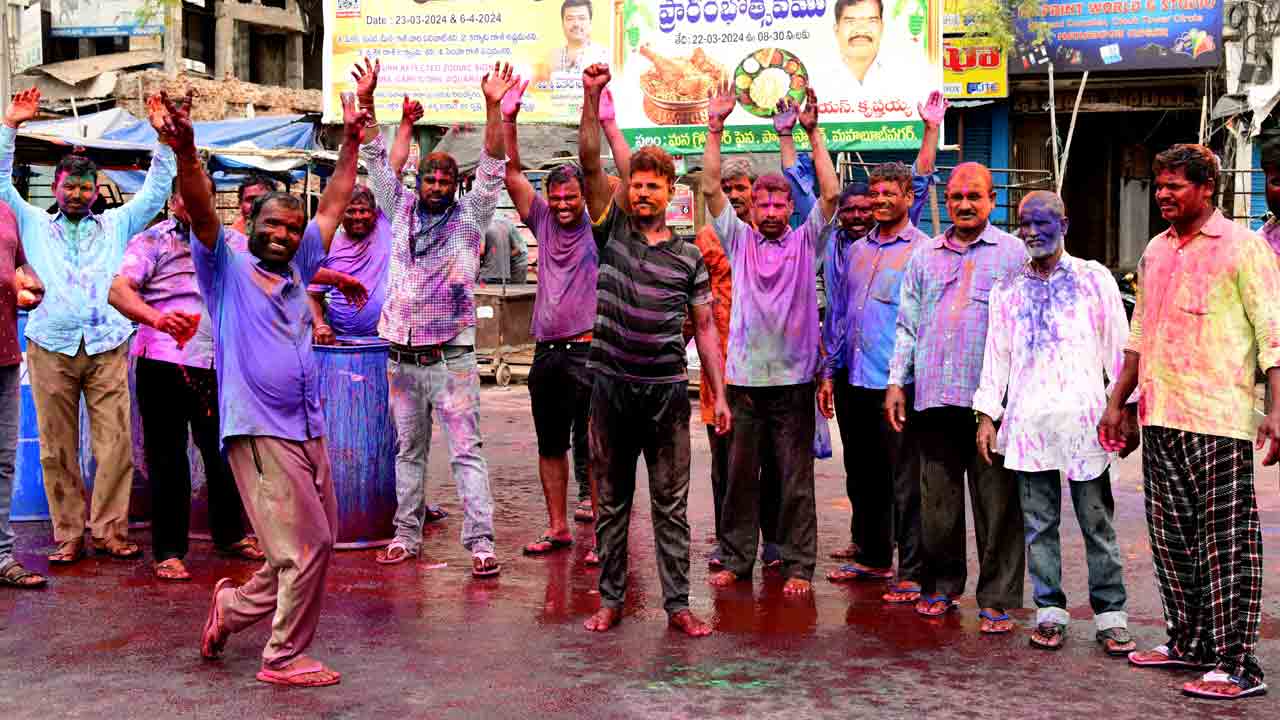 సప్తవర్ణ శోభితం