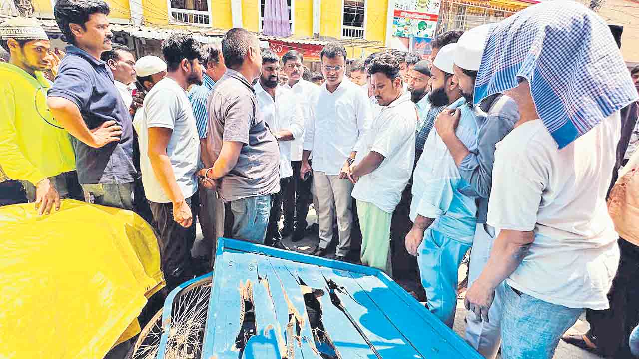 కష్టజీవులపై బుల్డోజర్లు..!!