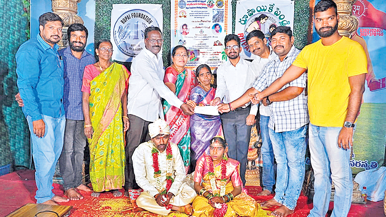రూపాయి పెండ్లి.. అదిరిందండి!