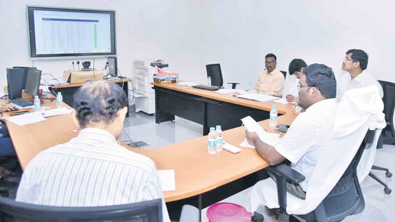 పోలింగ్‌ సిబ్బంది ర్యాండమైజేషన్‌ ప్రారంభం