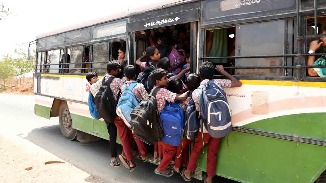 ప్రమాదమని తెలిసినా..!