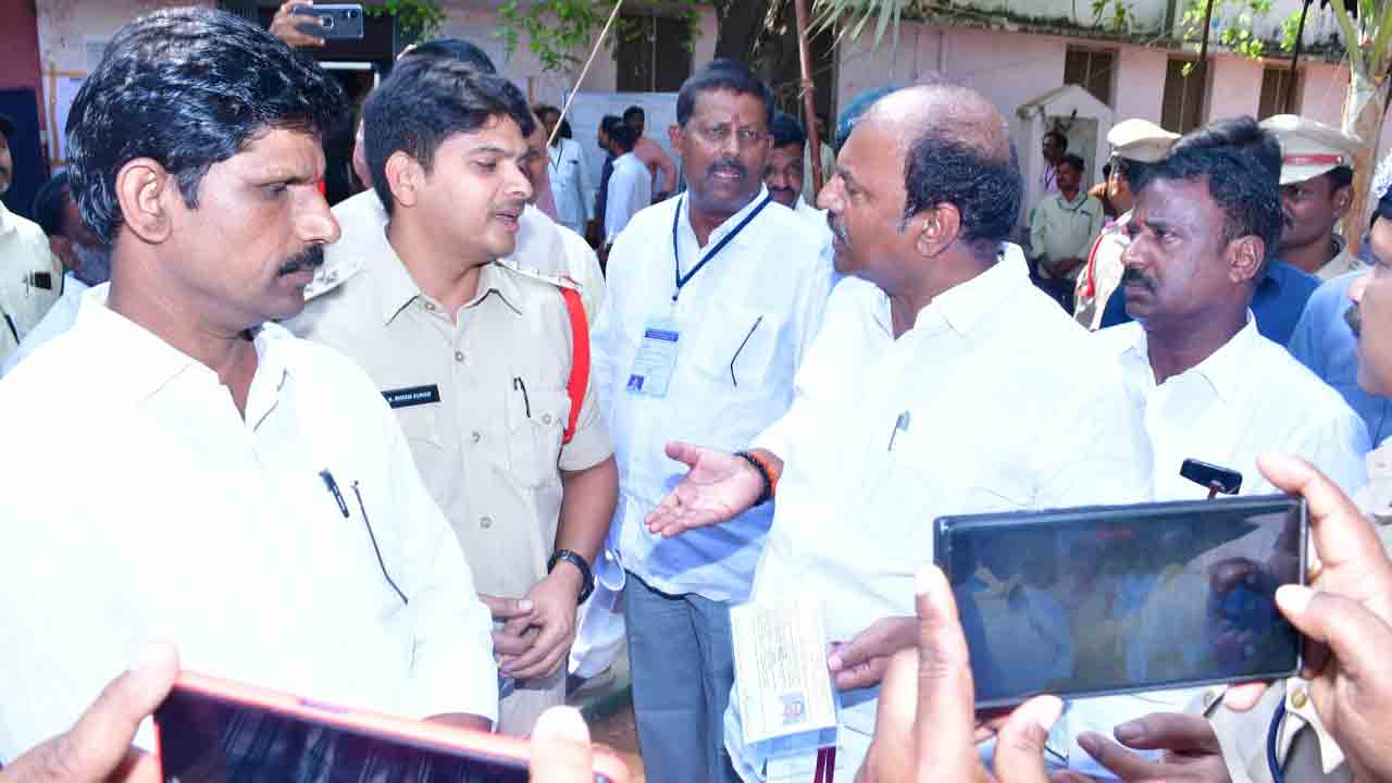 పోలీసుల ఓవరాక్షన్‌