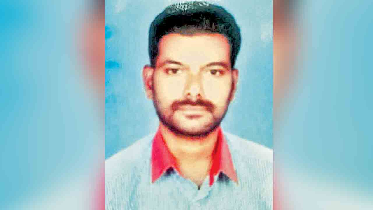 తాళ్లతో బంధించి.. ఒంటిపై వేడి నీళ్లు పోసి