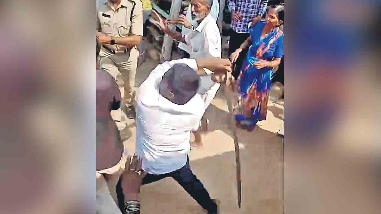 Kamareddy | ఆస్తి కోసం అమానవీయం.. వాటాల కోసం బంధువుల వీరంగం