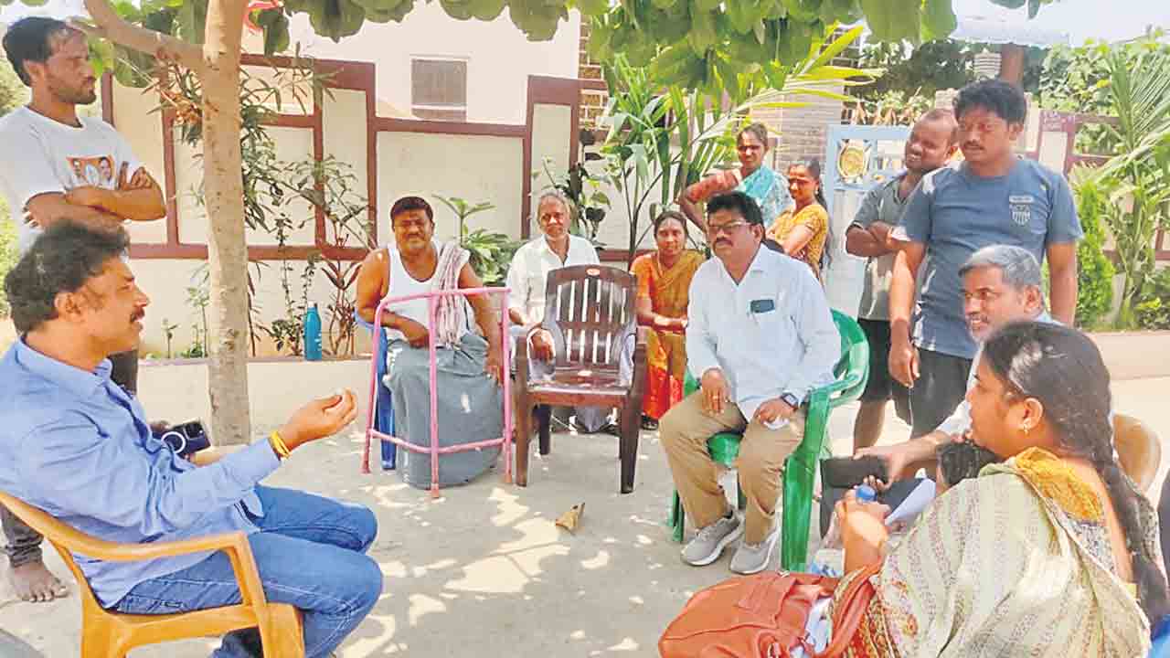 కుమ్మరికుంట్ల తాగునీటి సమస్యను పరిష్కరిస్తాం