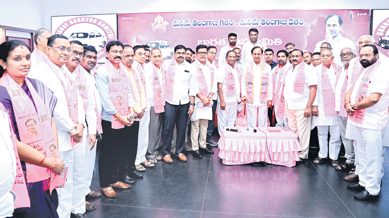 బీఆర్‌ఎస్‌ ఎంపీ అభ్యర్థులుగా వినోద్‌, ఈశ్వర్‌