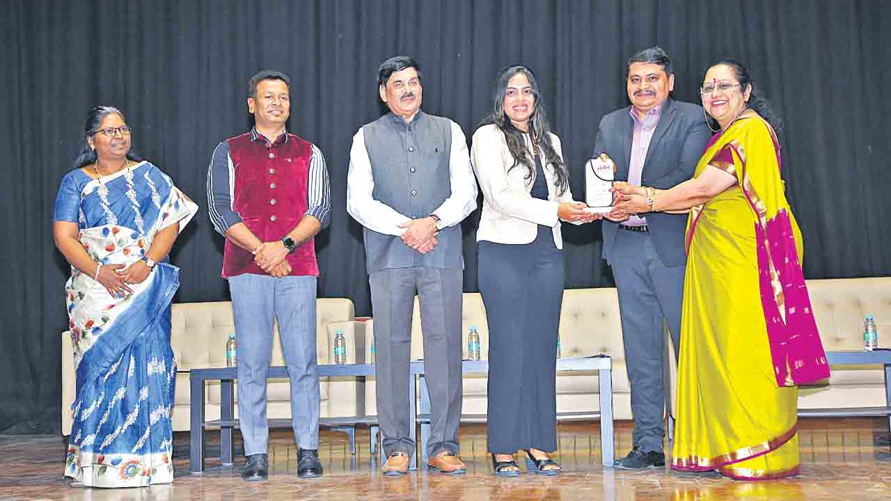 Mahesh Bhagwat | పరిశ్రమలు, విద్యా సంస్థలకు మధ్య అంతరం తగ్గాలి: ఏడీజీ మహేశ్‌ భగవత్‌