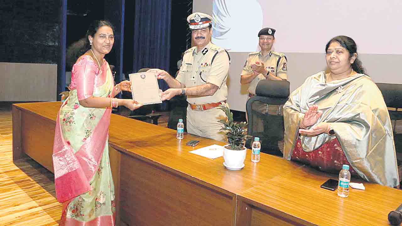 CP Srinivas Reddy | మహిళల విజయాలు భావితరాలకు మార్గదర్శకంగా నిలవాలి: సీపీ శ్రీనివాస్‌ రెడ్డి