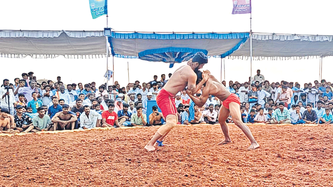 Telangana | అయిజలో హోరాహోరీగా జాతీయస్థాయి పోటీలు.. తెలంగాణ కుస్తీవీరునికి రెండో స్థానం