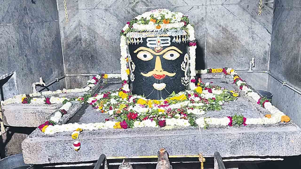 మహాదేవుడు.. బోధన్ చక్రేశ్వరుడు