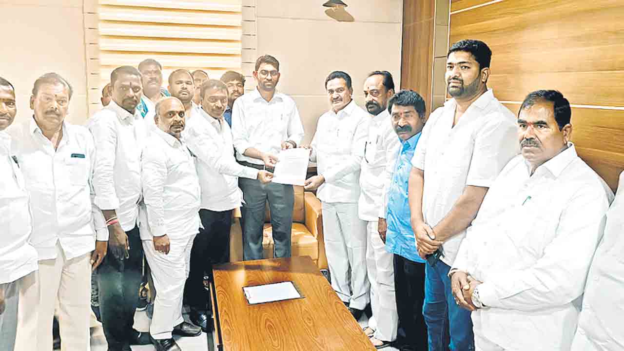 ఎల్‌ఆర్‌ఎస్‌కు ఫీజులు వసూలు చేయొద్దు