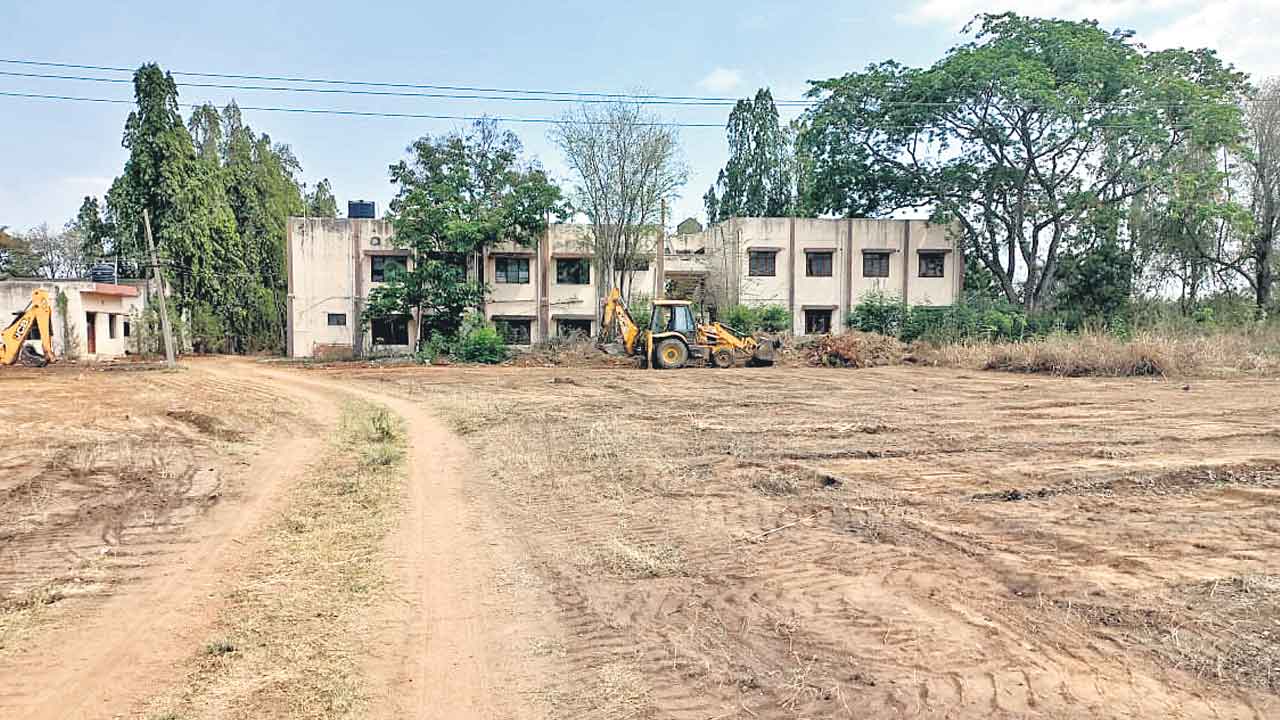 High Court | విద్యార్థుల నినాదాలు అరణ్య రోదనలే.. హైకోర్టు కోసం బయోడైవర్సిటీ బలి