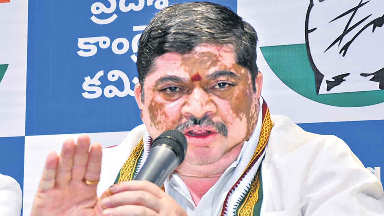 నా కొడుకుల్లారా..ముడ్డిబొక్క పగలగొడ్తా! నక్రాల్‌ చేస్తున్నరా