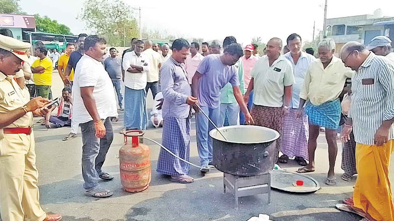 సాగునీటి కోసం వంటావార్పు