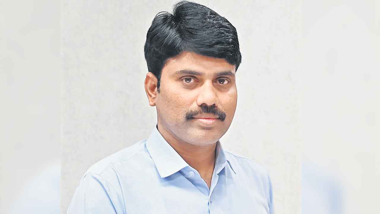 పోస్టర్లు, ఫ్లెక్సీలను తొలగించాలి