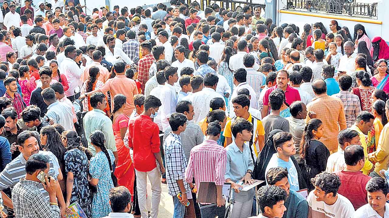 SSC Paper Leak | ప్రశ్నలు బయటికి.. జవాబులు లోపలికి.. టెన్త్ పేపర్ లీక్!
