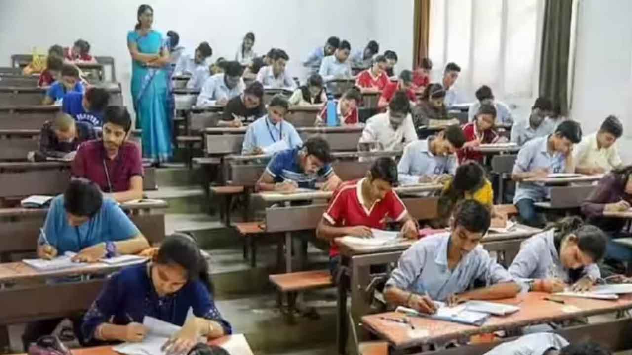 Tenth Exams | ‘పది’ పరీక్షల నేపథ్యంలో కఠిన నిబంధనలు.. సెల్‌ఫోన్లు తీసుకెళ్తే సస్పెన్షనే..