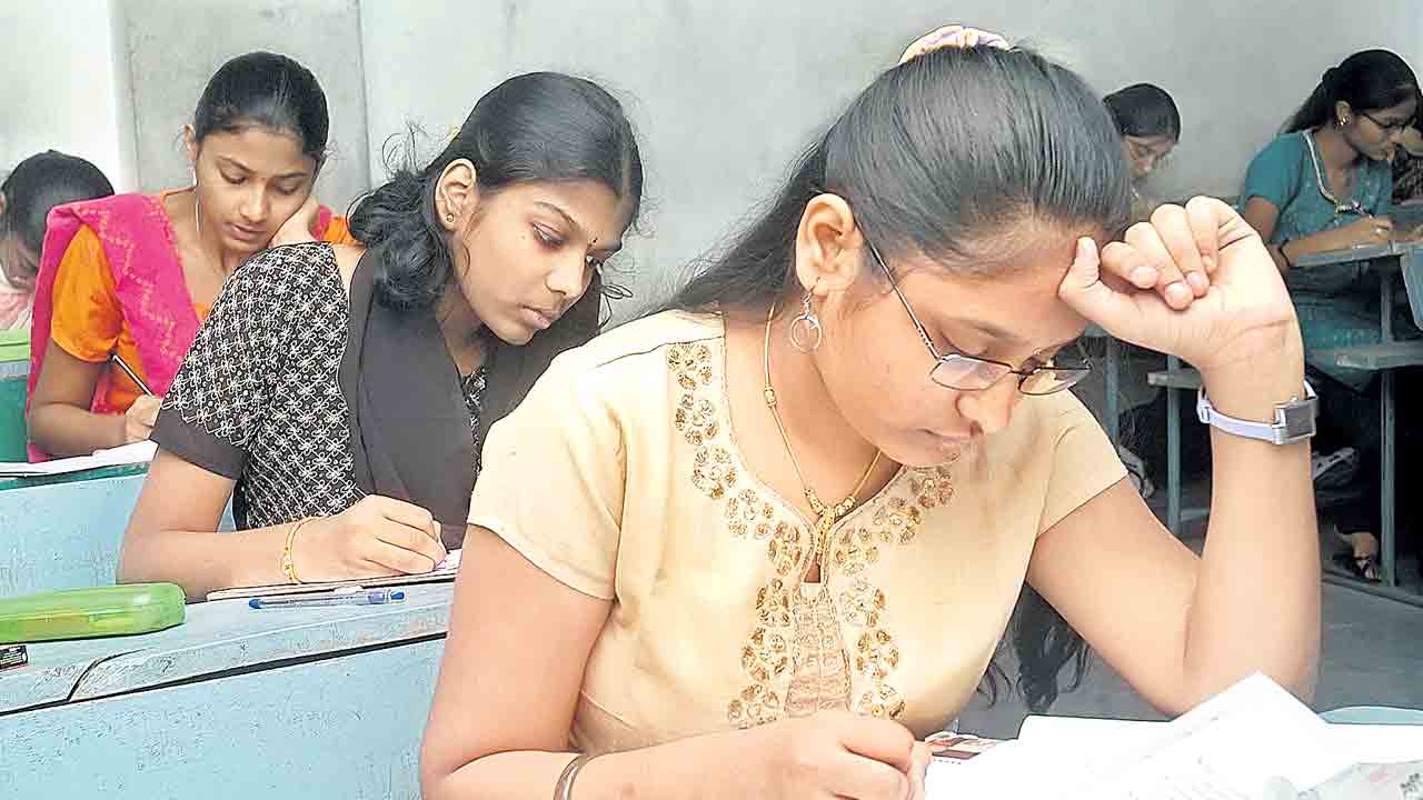 ఉత్తీర్ణతే లక్ష్యంగా..