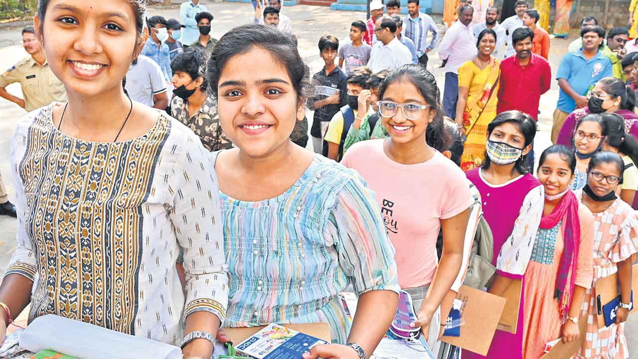 SSC Exams | నేటి నుంచి పదోతరగతి పరీక్షలు.. ఐదు నిమిషాలు ఆలస్యమైనా ఓకే!