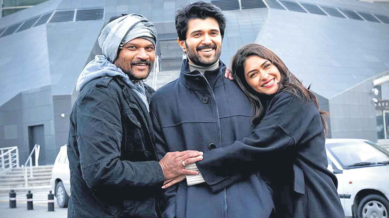 Family Star | ఫ్యామిలీస్టార్‌ గుమ్మడికాయ కొట్టేశాడు.. ఏప్రిల్‌ 5న విడుదల