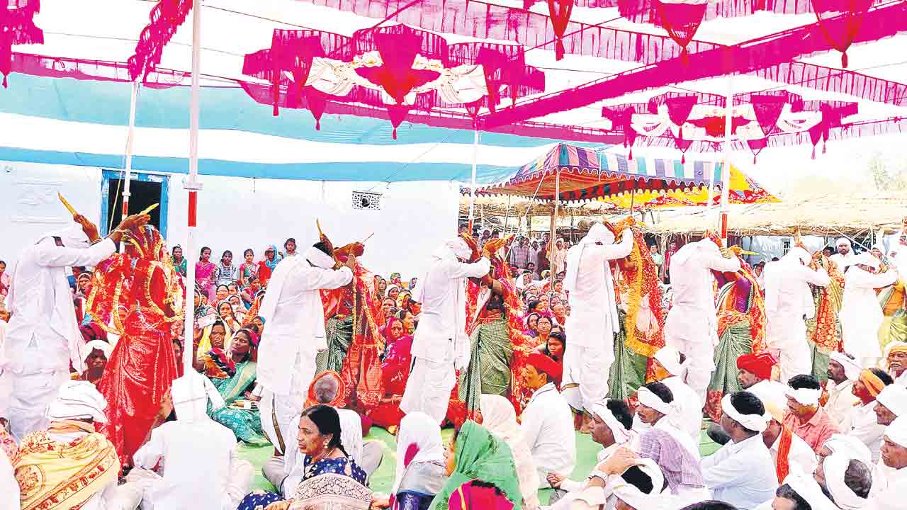 వైభవంగా సామూహిక వివాహాలు