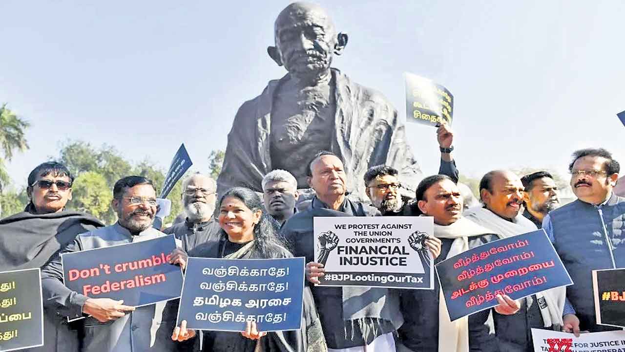 Central Government | కేంద్ర పన్ను రాబడిలో దక్షిణాదిపై వివక్ష.. రూపాయి ఇచ్చే బీహార్కు రూ.7.. తెలంగాణకు అర్ధరూపాయీ ఇవ్వట్లే