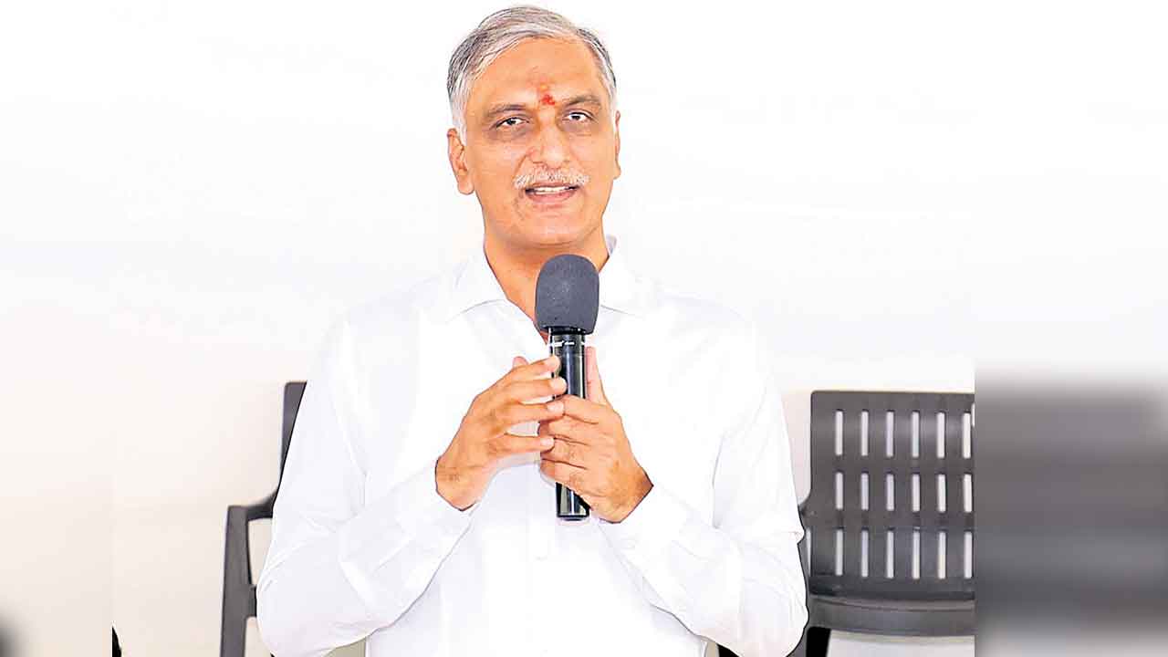Harish Rao | గిట్లనే హామీలు నెరవేర్చకపోతే 5 ఏండ్ల తర్వాత జనమే నిన్ను దించుతరు.. రేవంత్‌కు హ‌రీశ్ చుర‌క‌లు