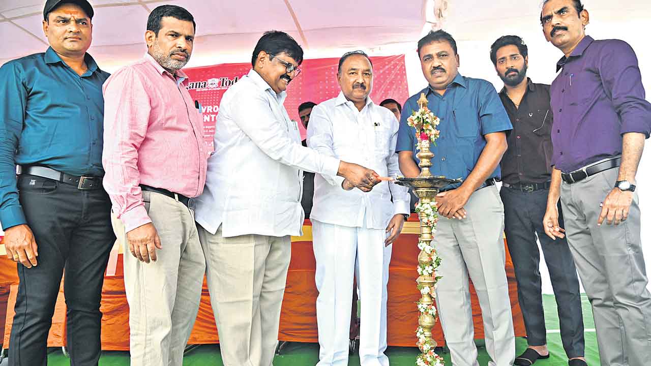 ఆటో షోకు అనూహ్య స్పందన