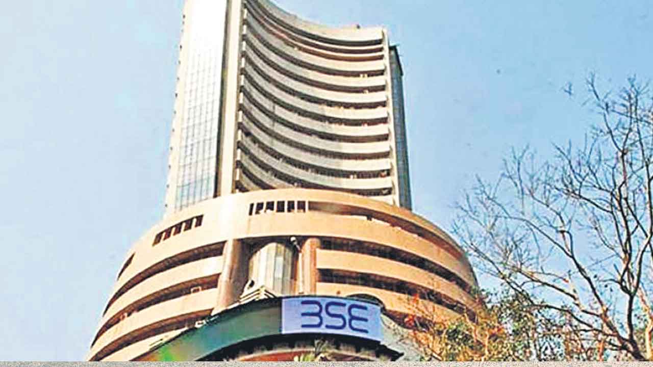 ఒడుదొడుకుల్లో సూచీలు