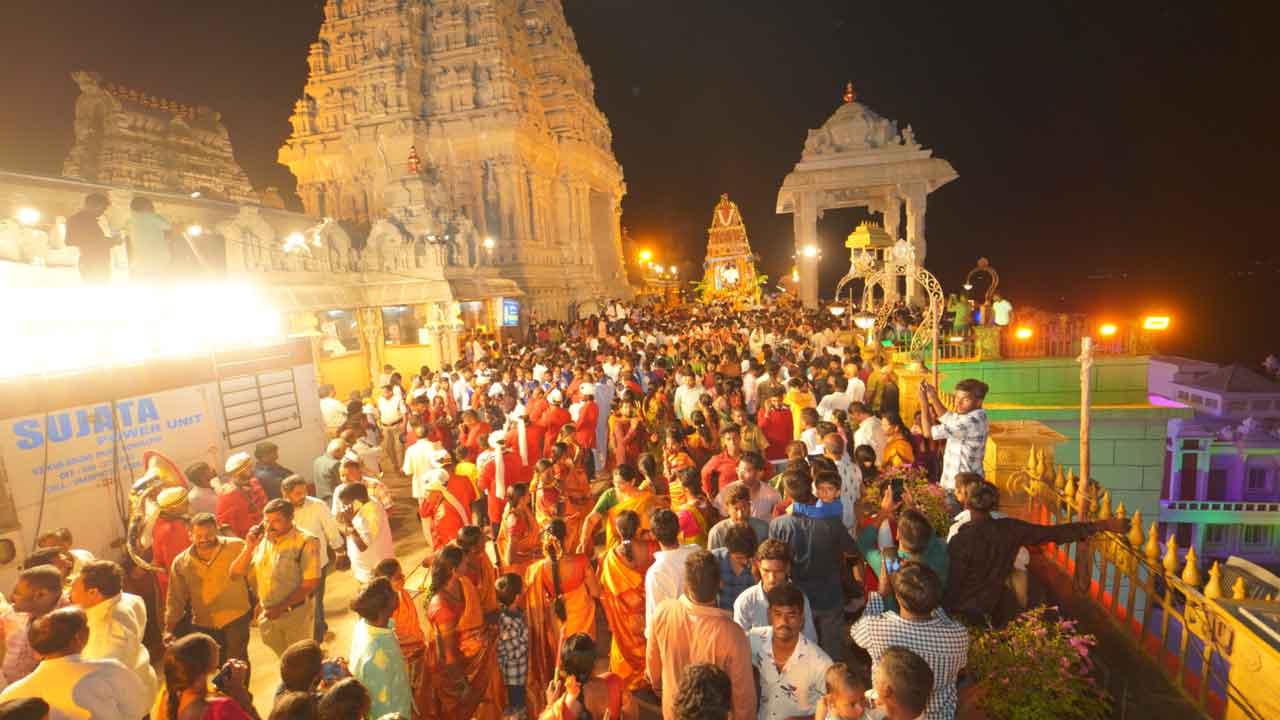 నేత్రపర్వం.. దివ్యవిమాన రథోత్సవం