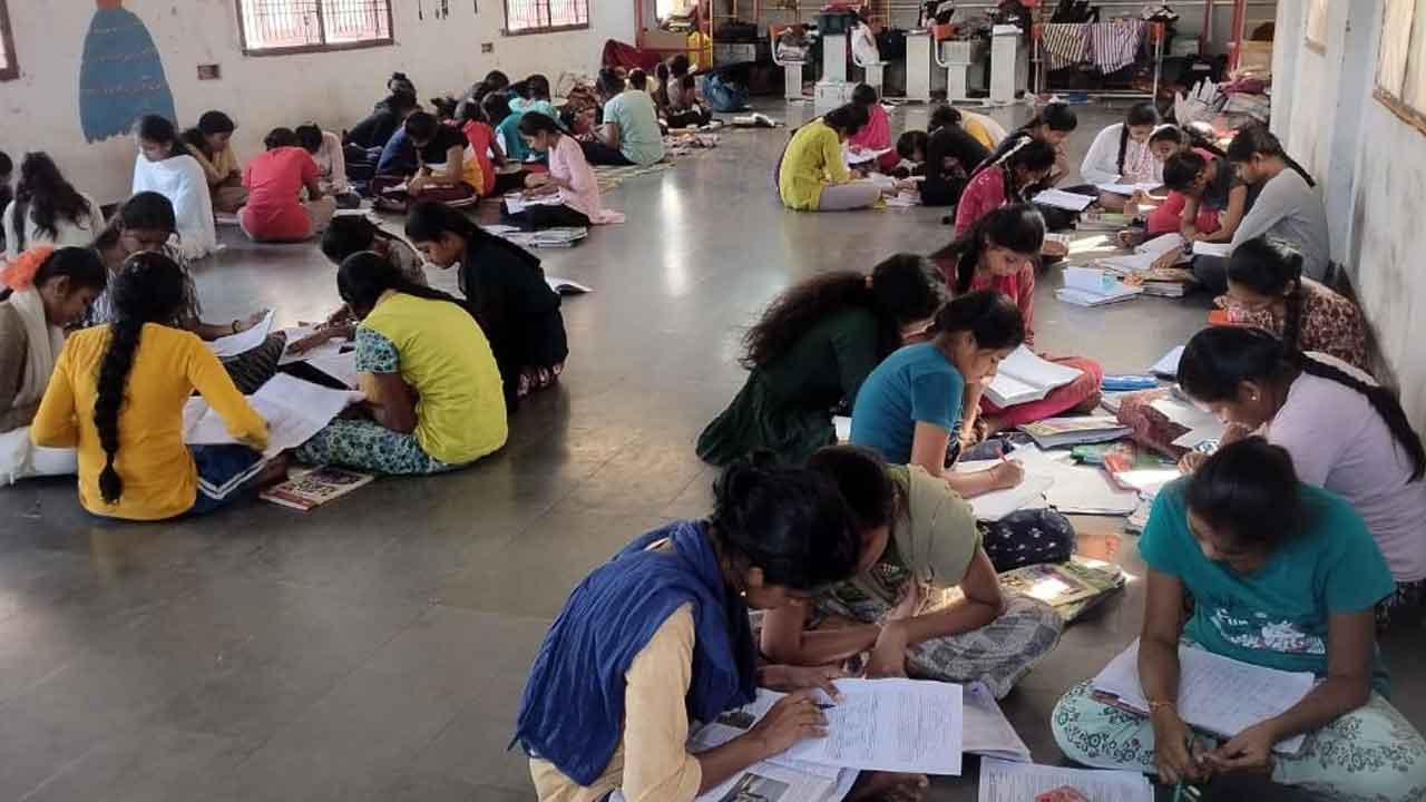 పది పరీక్షలకు పకడ్బందీగా ఏర్పాట్లు