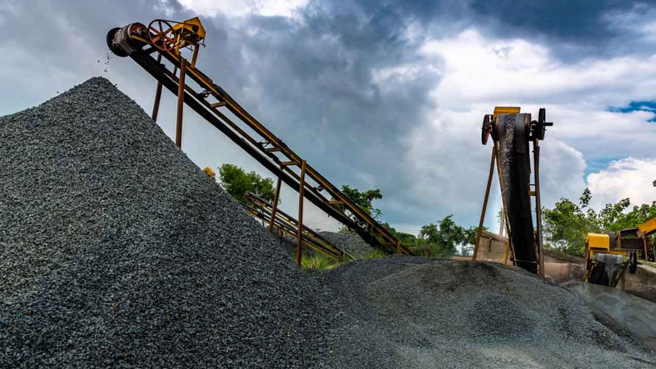 Telangana | రాష్ట్రంలో కంకర కష్టాలు.. రాయల్టీ పెంపుతో మూడు రోజులుగా మూతపడ్డ స్టోన్‌ క్రషర్లు