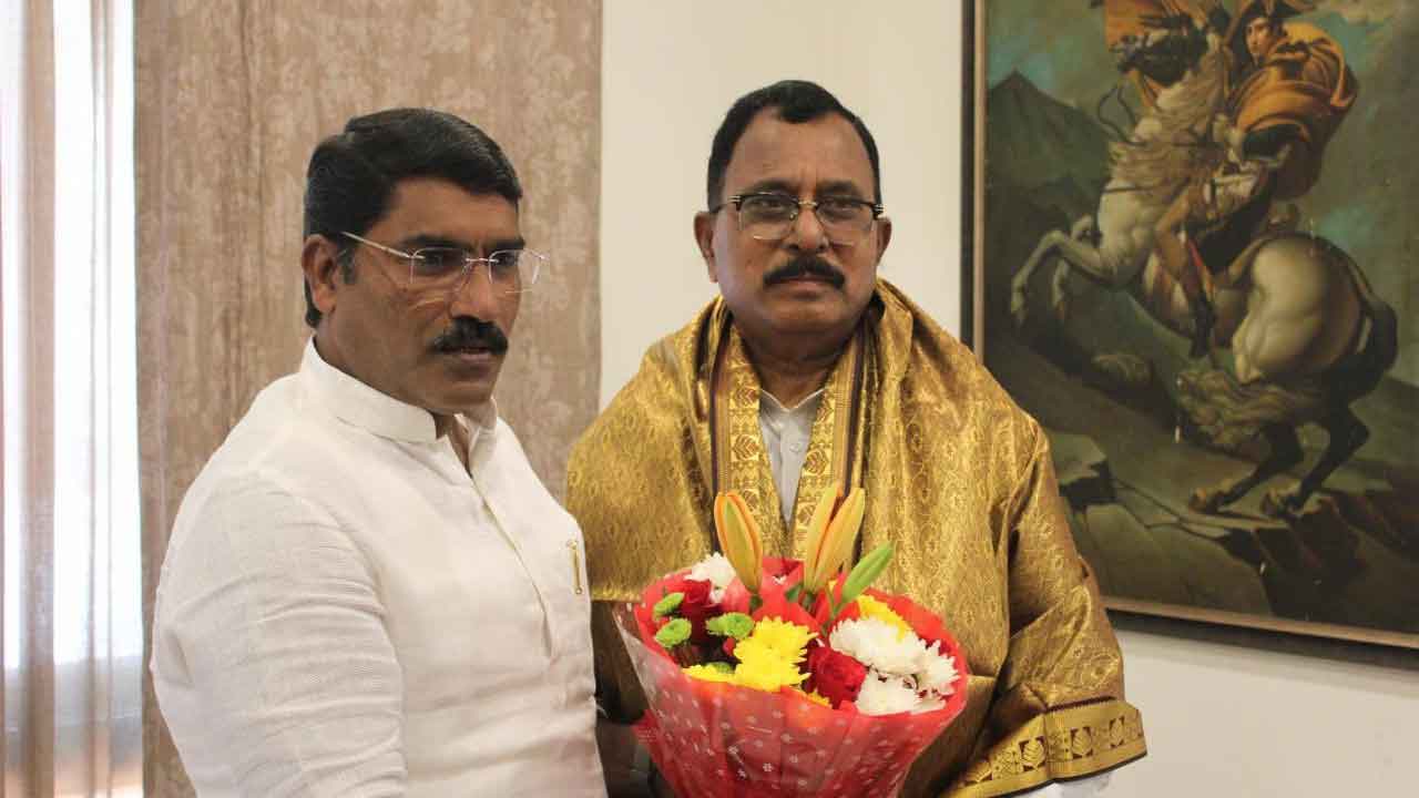 నామినేటెడ్‌ హామీతో మెత్తబడ్డ సంపత్‌