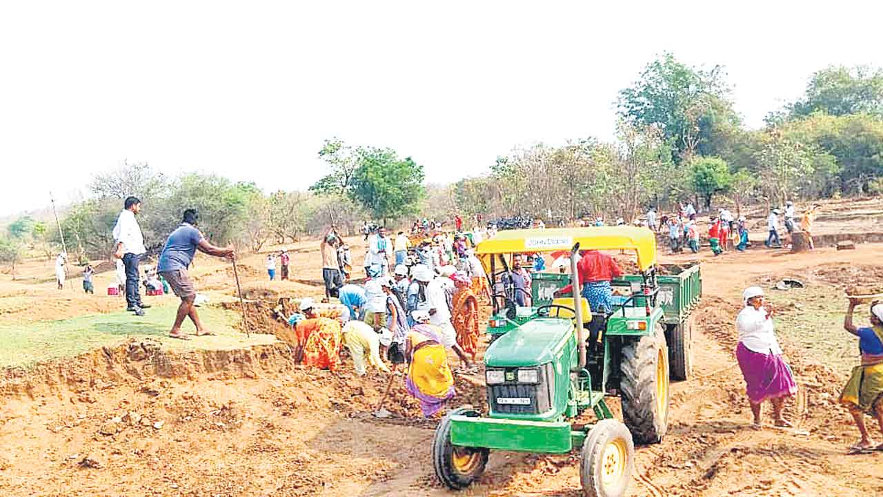 ఉపాధి హామీకి సౌలతులు బంద్‌