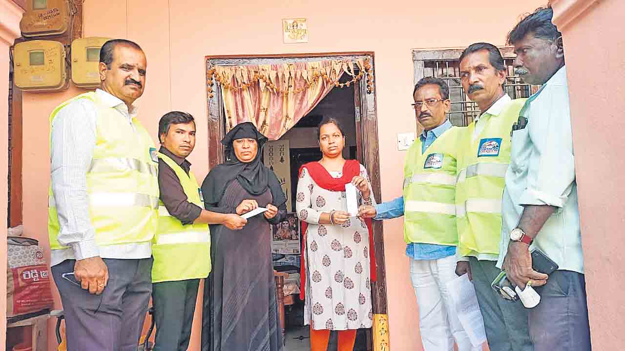 Gruha Jyothi | తెల్లరేషన్ కార్డులు లేక.. గ్రేటర్లో 23 లక్షల మందికి అందని గృహజ్యోతి