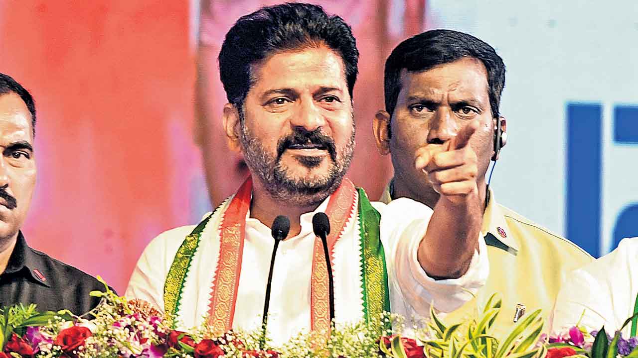CM Revanth Reddy | లోన లొంగిపోయి పైకి గాయి గాయి.. బీజేపీతో బంధంపై వివరణ ఇచ్చుకొనేందుకు రేవంత్ ఆపసోపాలు
