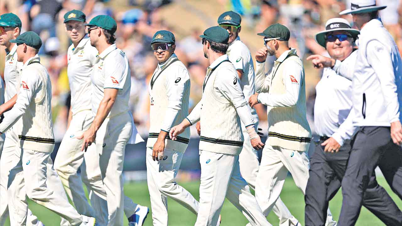 ఆధిక్యంలో ఆసీస్‌ న్యూజిలాండ్‌తో తొలి టెస్టు