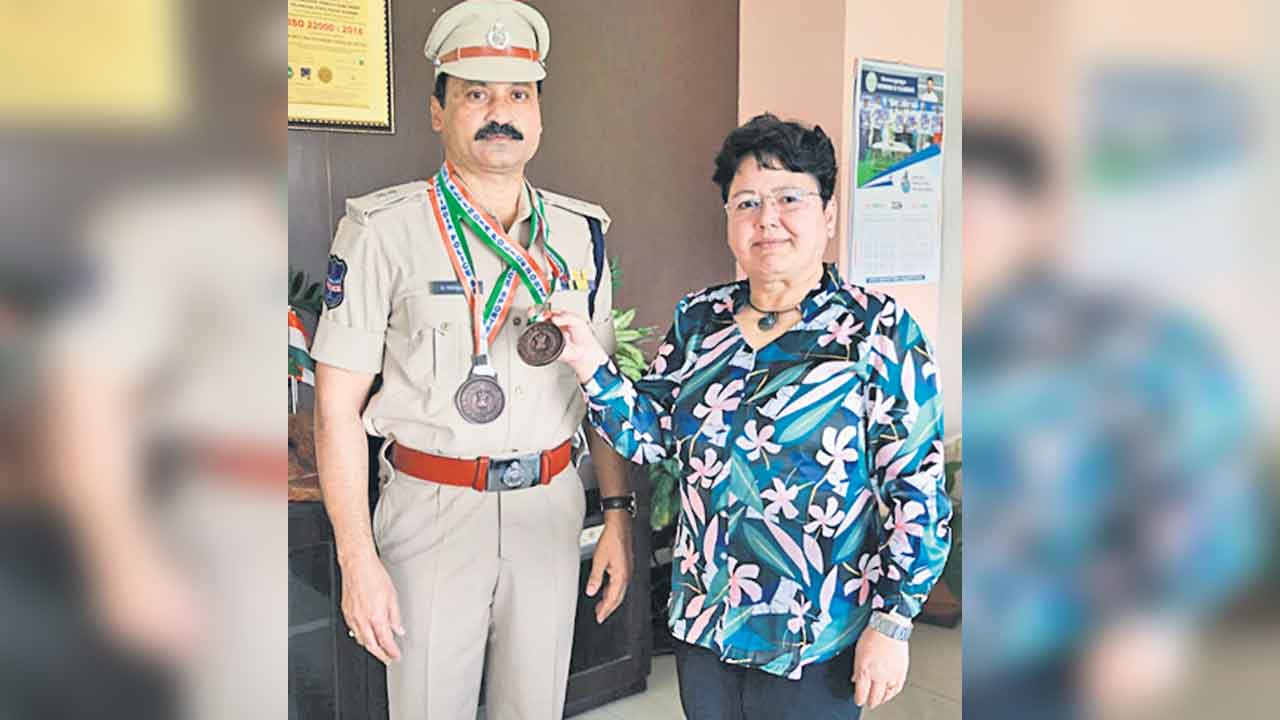 పోలీస్‌ బ్యాడ్మింటన్‌లో మనకు 2 కాంస్యాలు