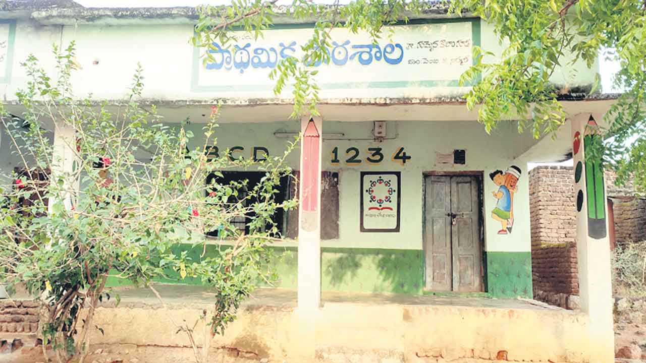 బడులకు తాళం