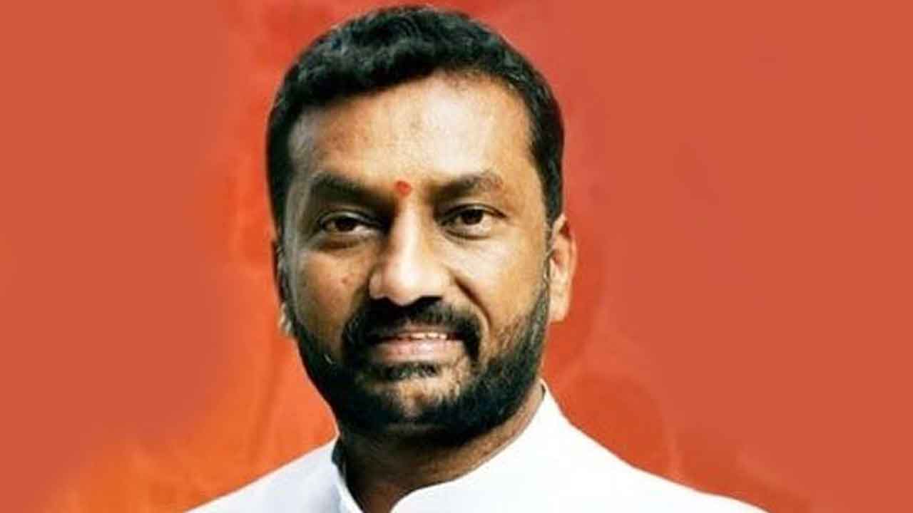 రఘునందన్‌రావుపై చర్యలు తీసుకోండి