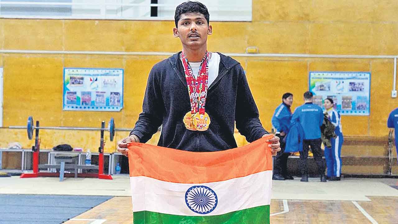 కార్తీక్‌ పసిడి జోరు