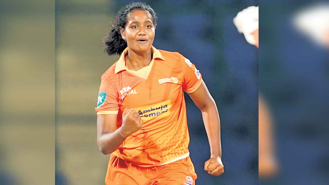 దీప్తి అజేయ అర్ధసెంచరీ.. ష‌బ్న‌మ్ సూప‌ర్ స్పెల్‌తో గుజ‌రాత్ విజ‌యం