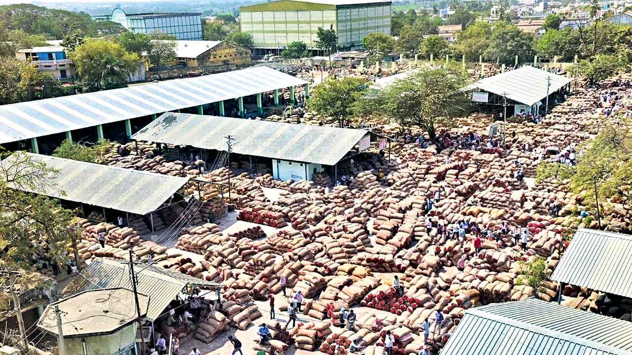 మిర్చి రైతుల కన్నెర్ర