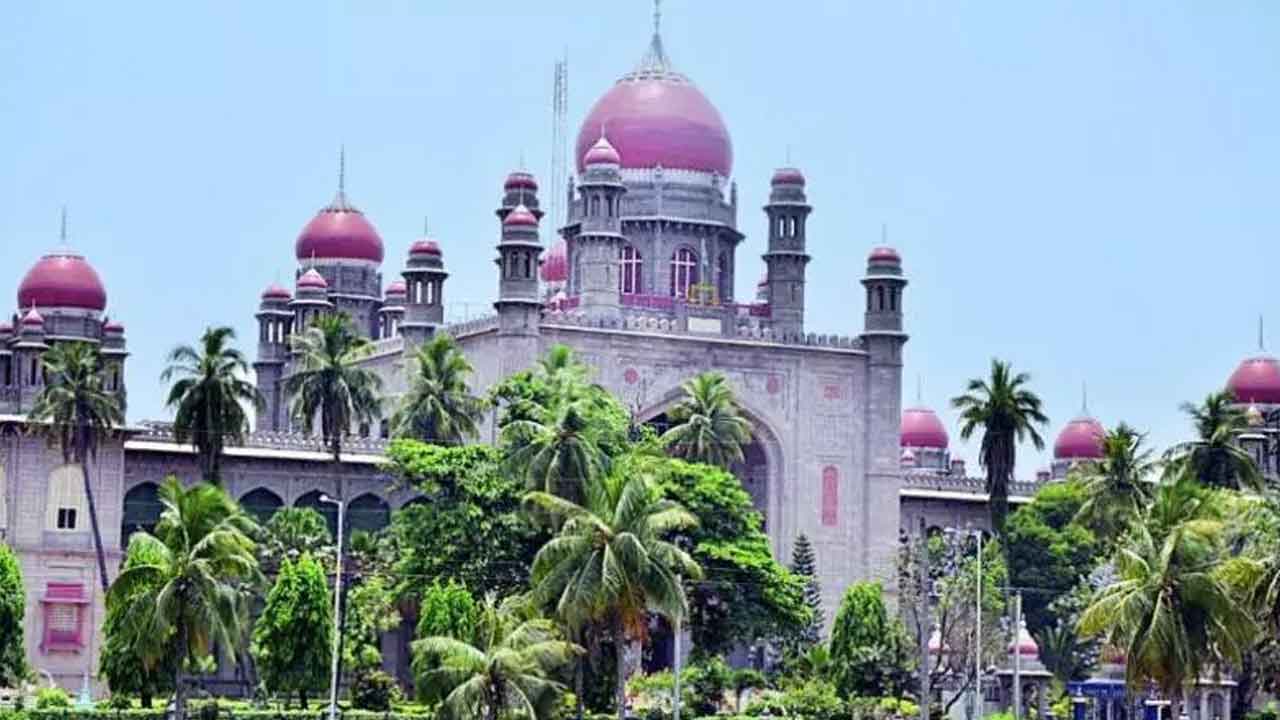 ఆరుగురు ఎమ్మెల్యేలకు హైకోర్టు నోటీసులు