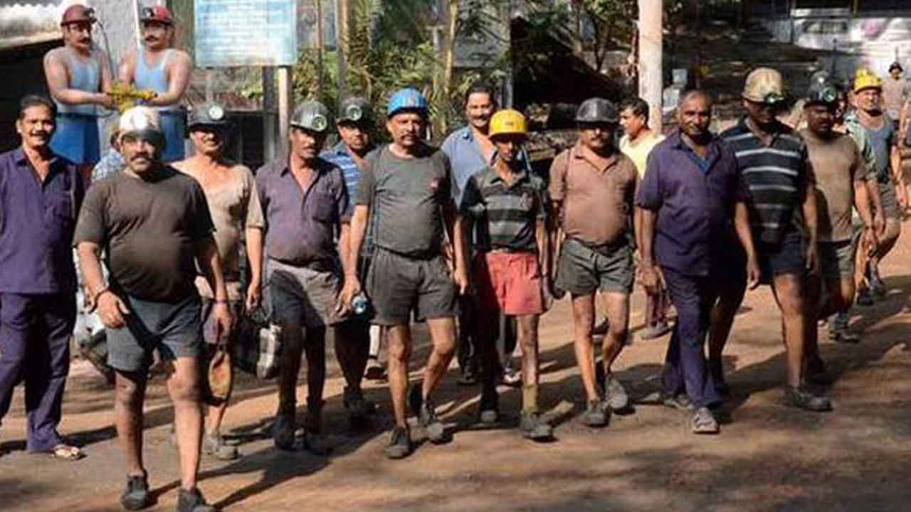 సింగరేణిలో 6 నెలలు సమ్మెలు నిషేధం