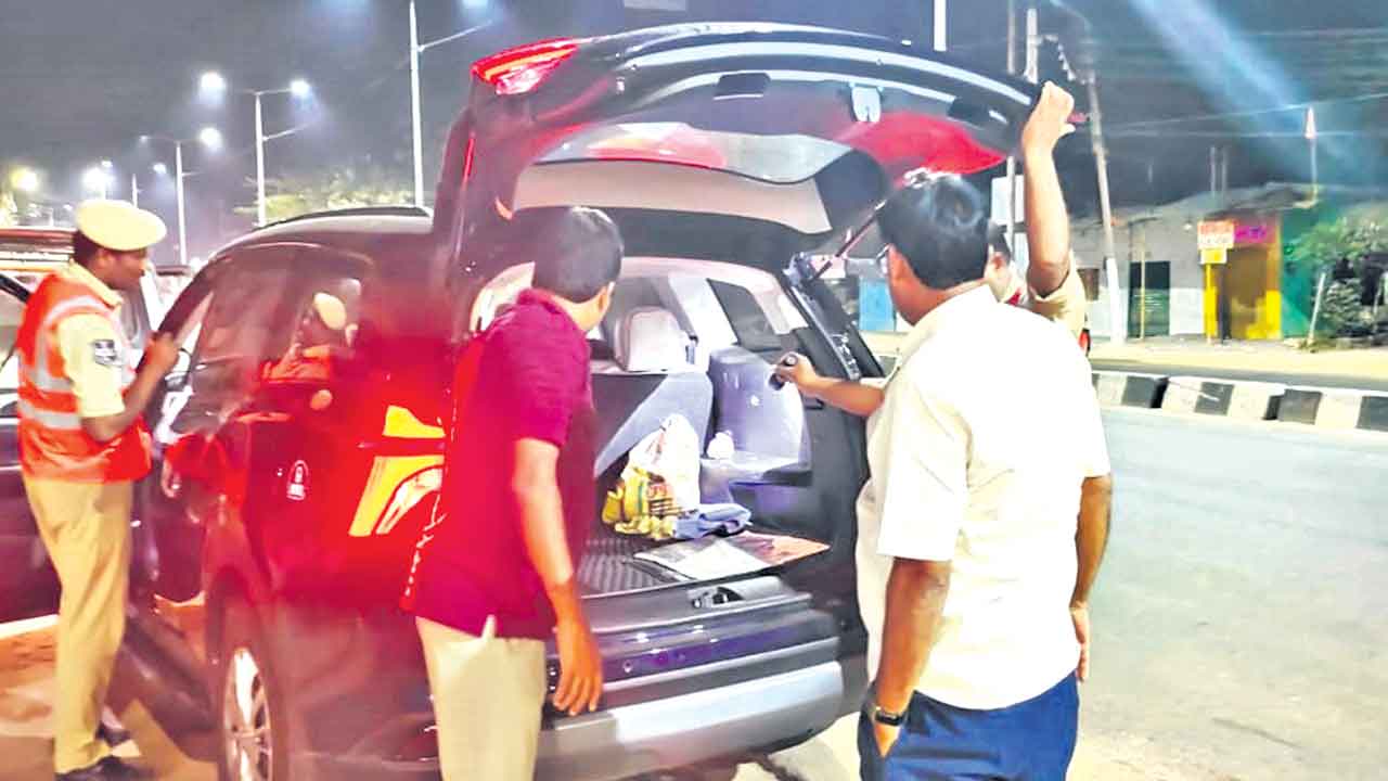 ముమ్మరంగా తనిఖీలు.. రూ.16.43 లక్షల నగదు సీజ్‌