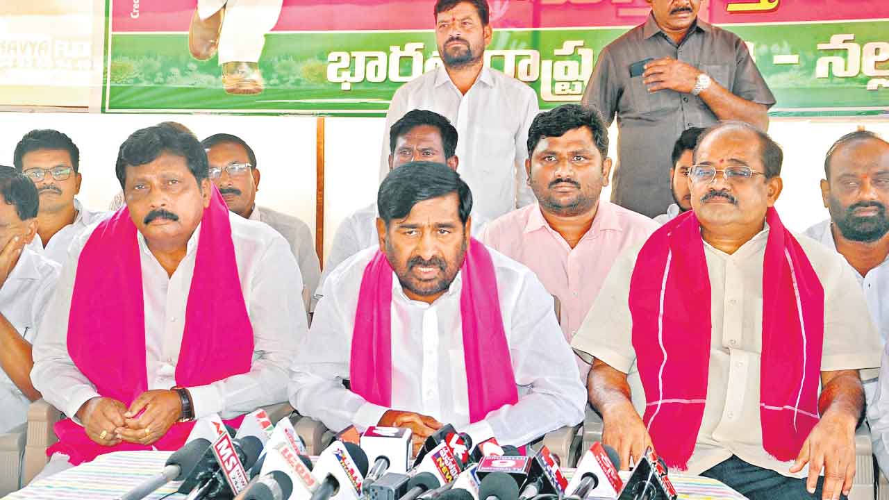 రైతుకు శత్రువుగా కాంగ్రెస్‌ సర్కారు